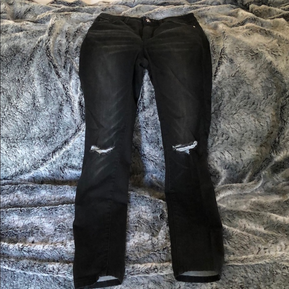 Bebe high rise distressed skinny jean in black